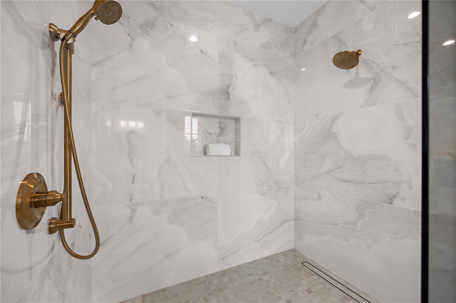 A4668634 Property Photo