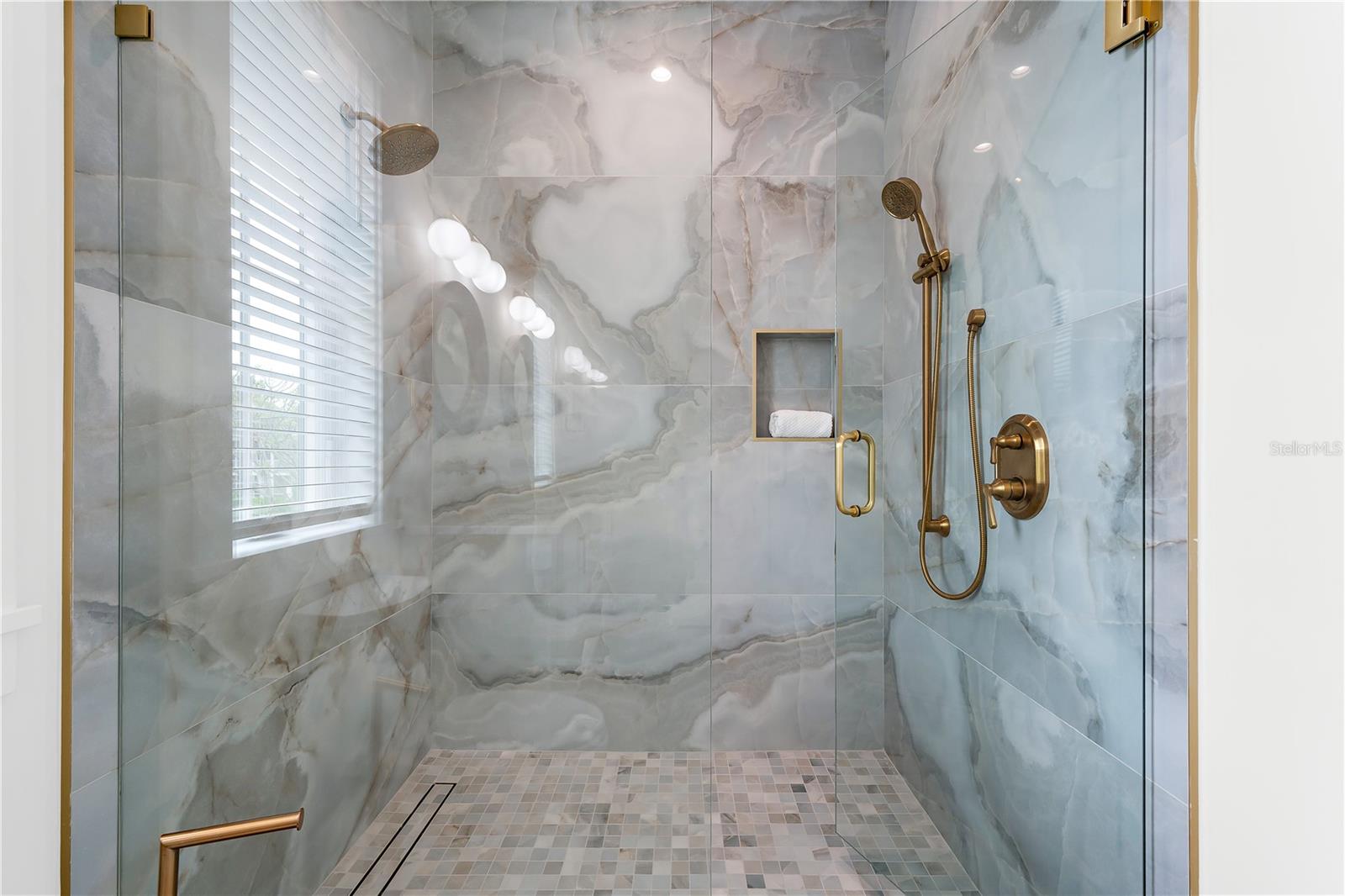 A4668634 Property Photo