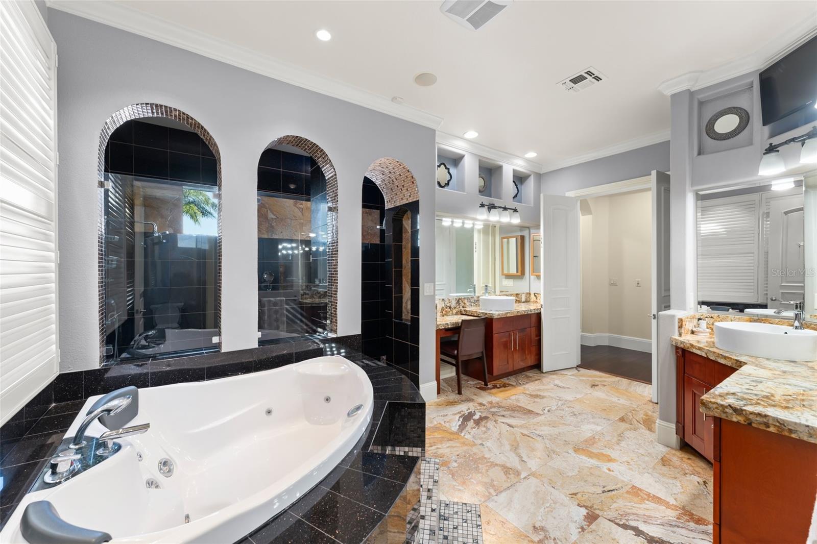 O6357873 Property Photo