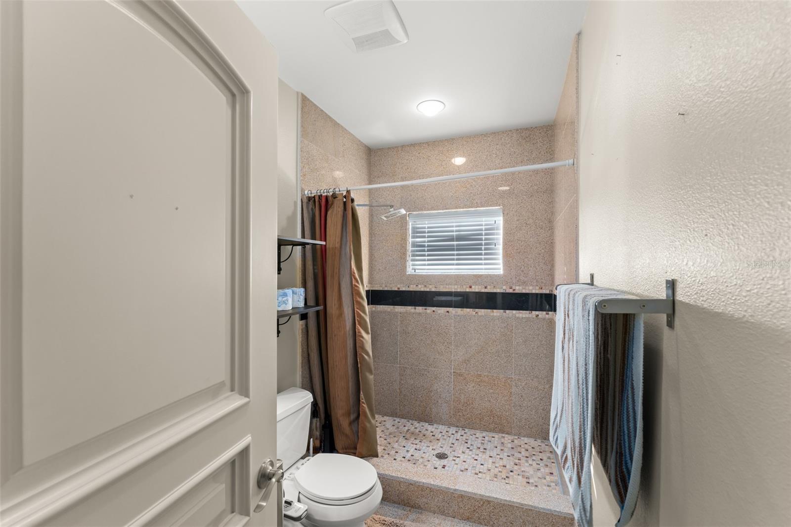 O6357873 Property Photo