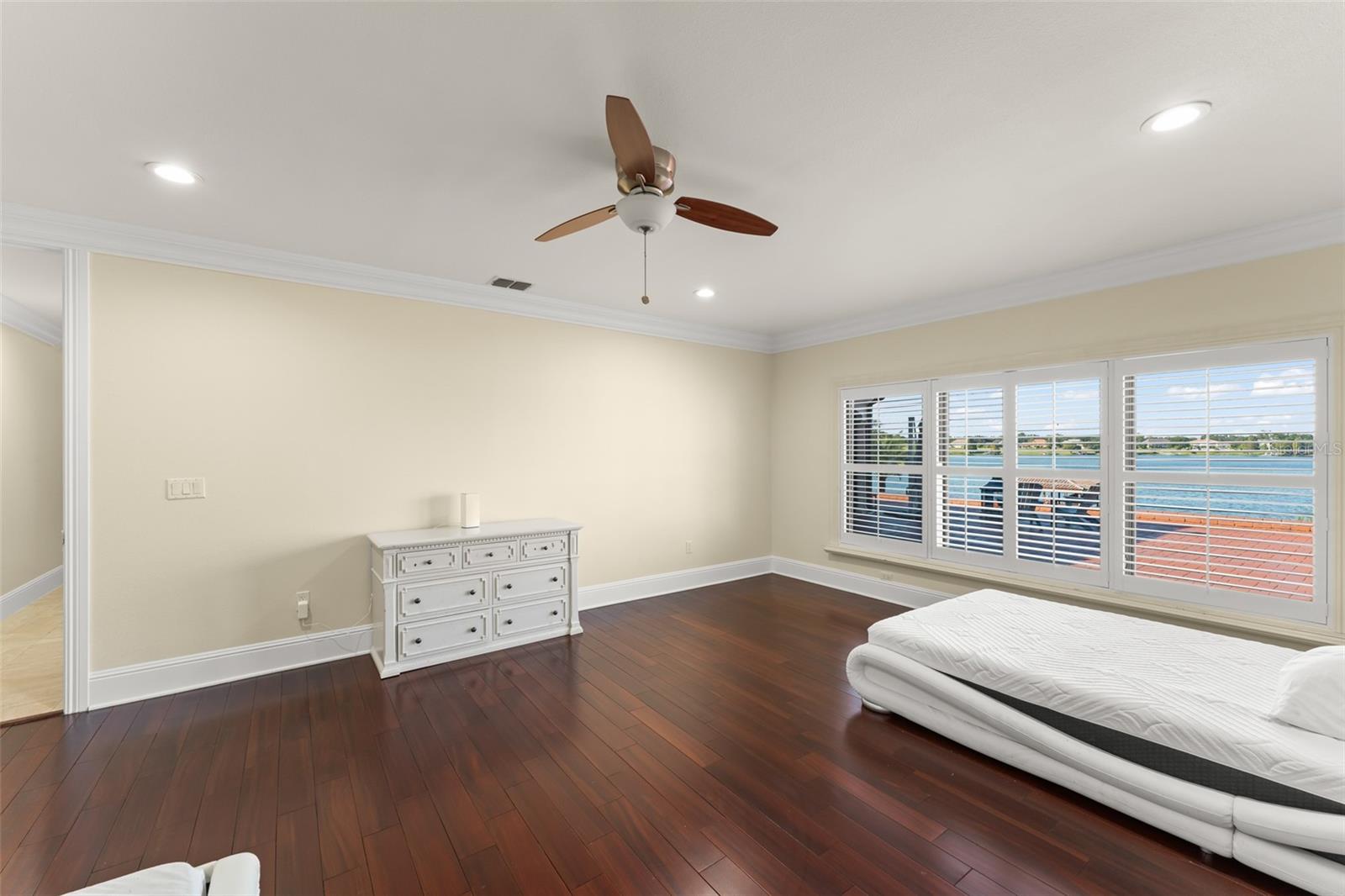 O6357873 Property Photo