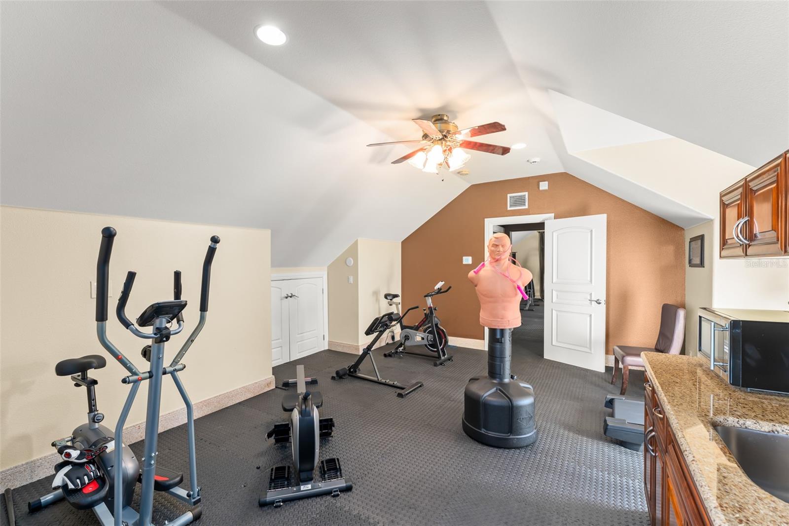 O6357873 Property Photo