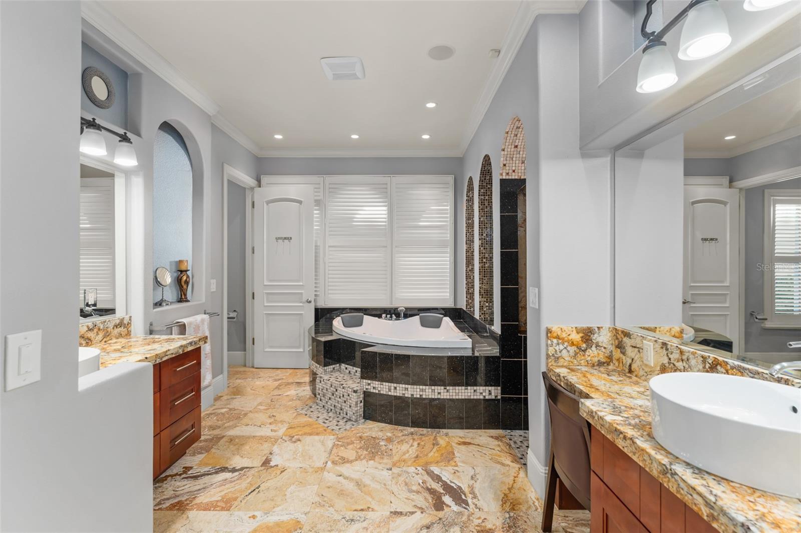 O6357873 Property Photo