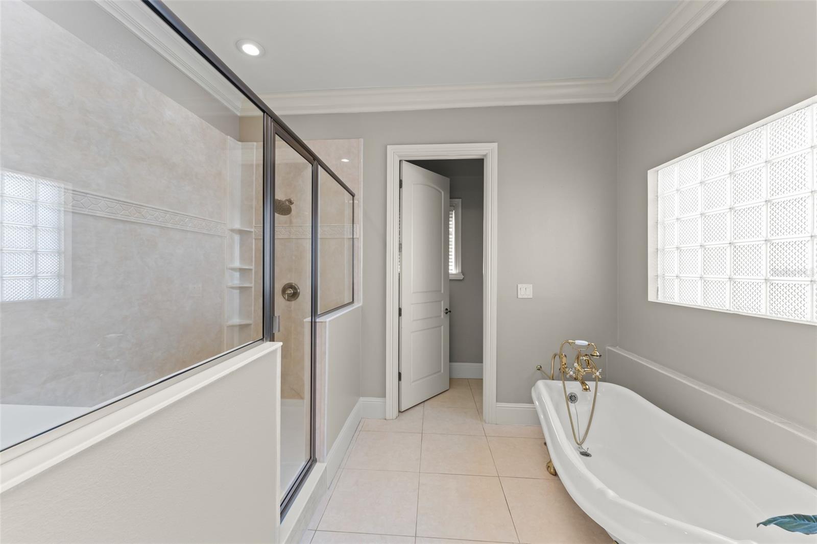 O6357873 Property Photo