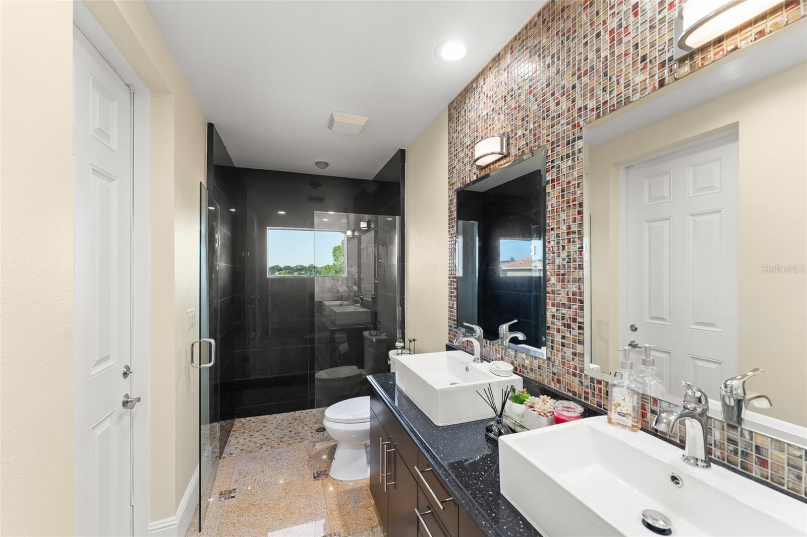 O6357873 Property Photo