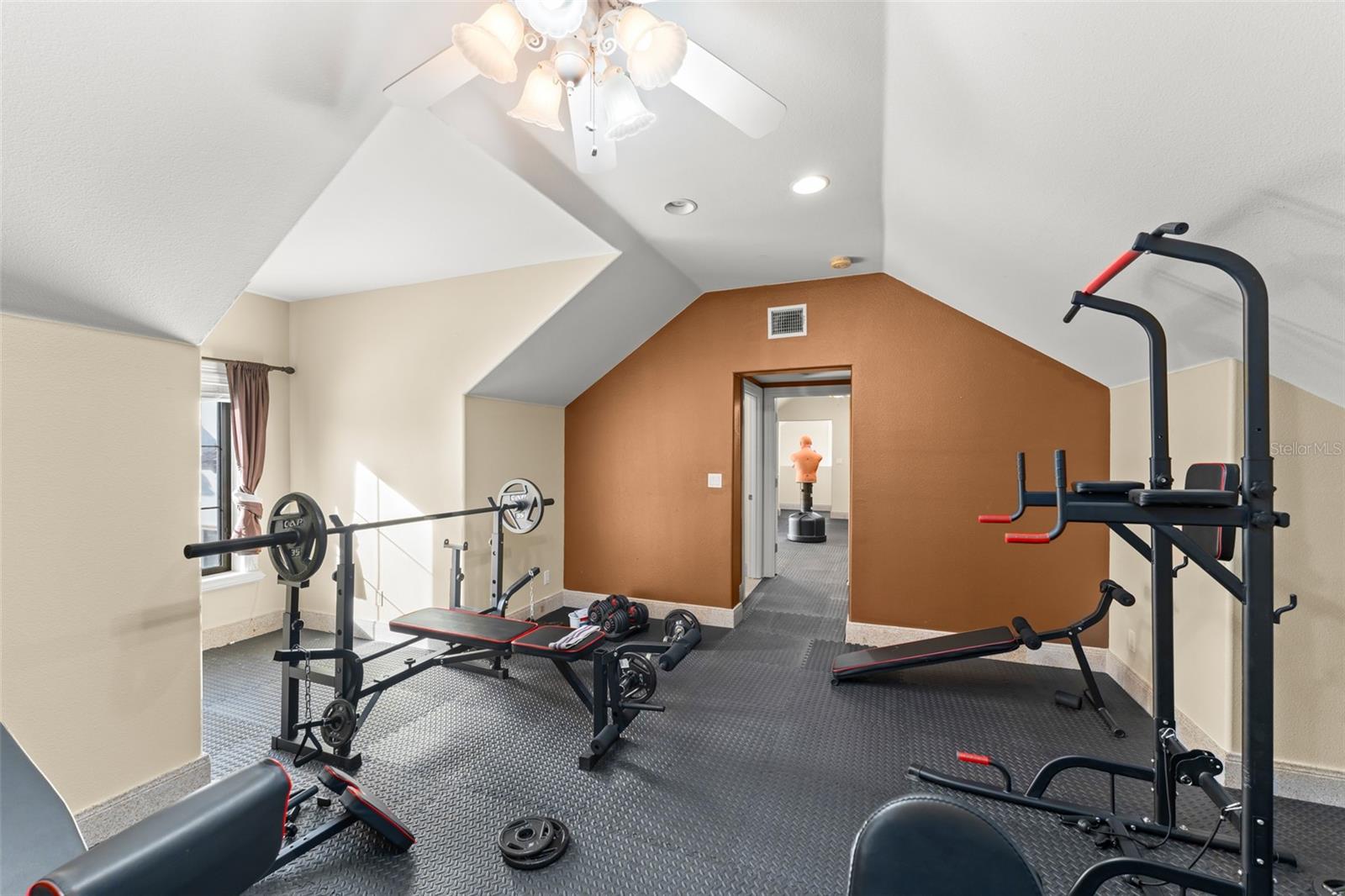 O6357873 Property Photo