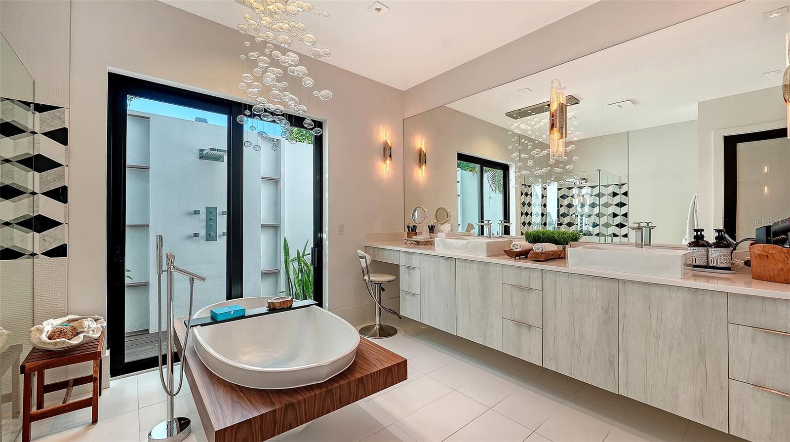 A4674749 Property Photo
