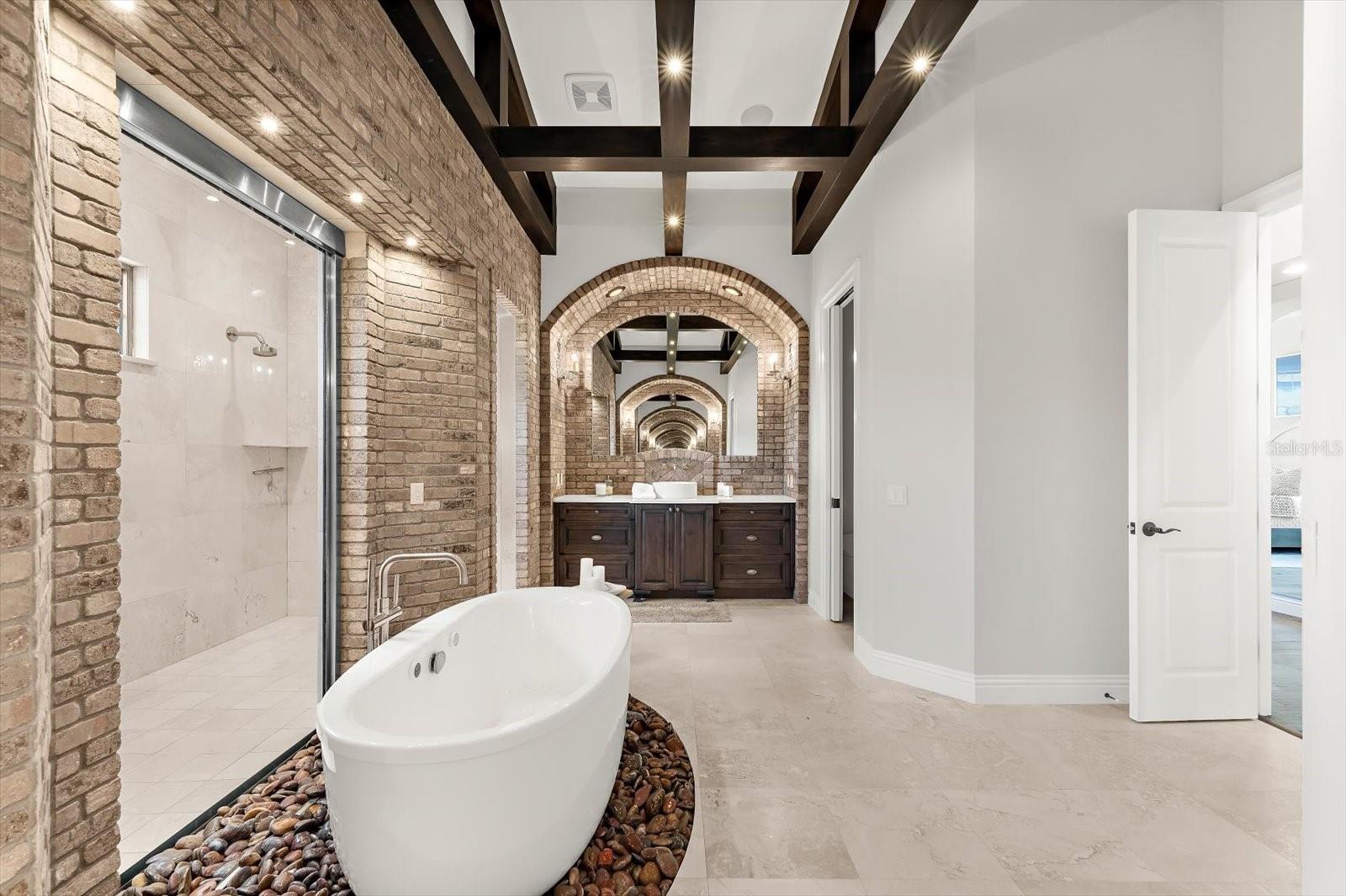 A4674842 Property Photo