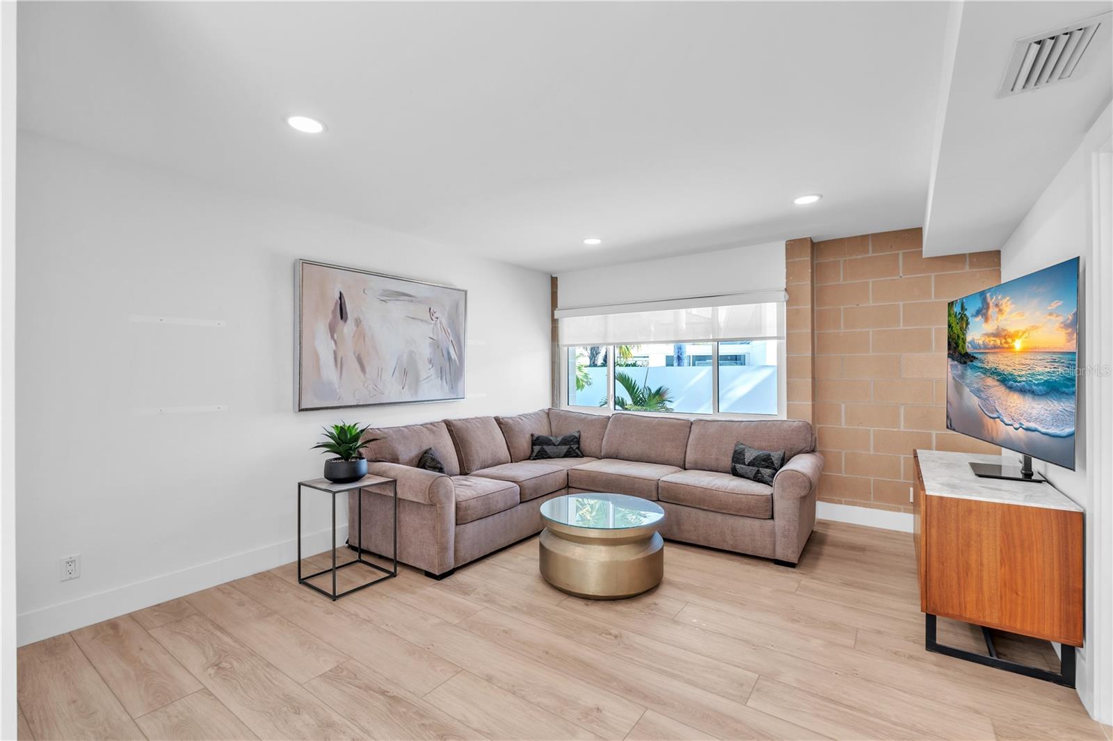 A4676329 Property Photo