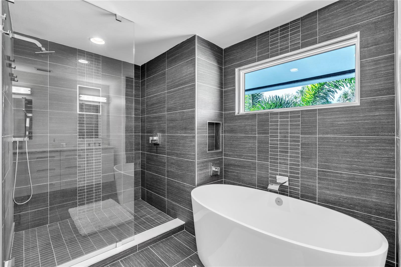 A4676329 Property Photo