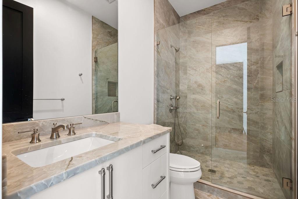 O6370294 Property Photo