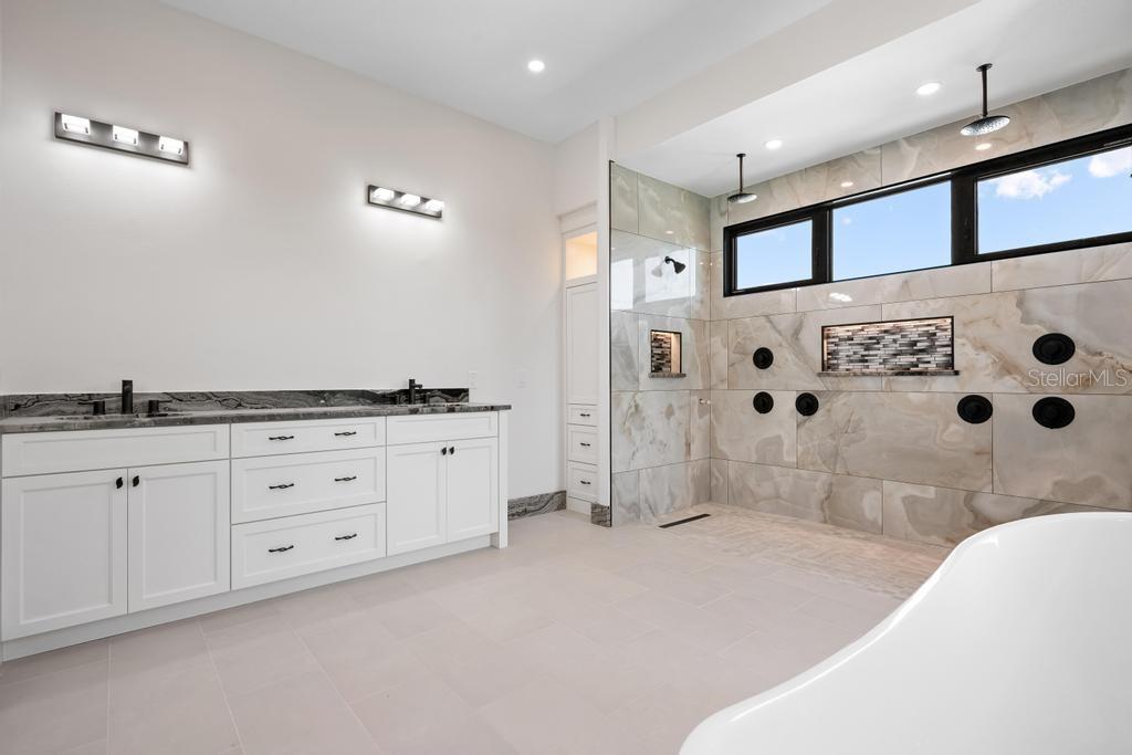 A4676628 Property Photo