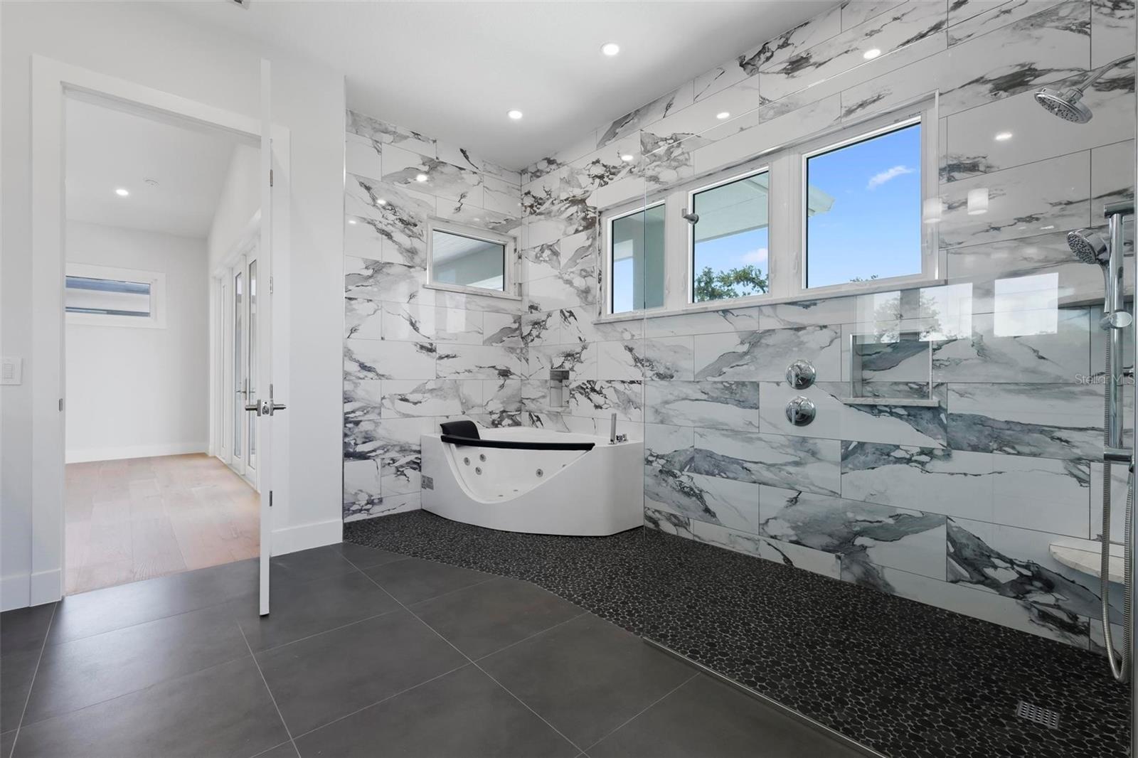 A4676632 Property Photo