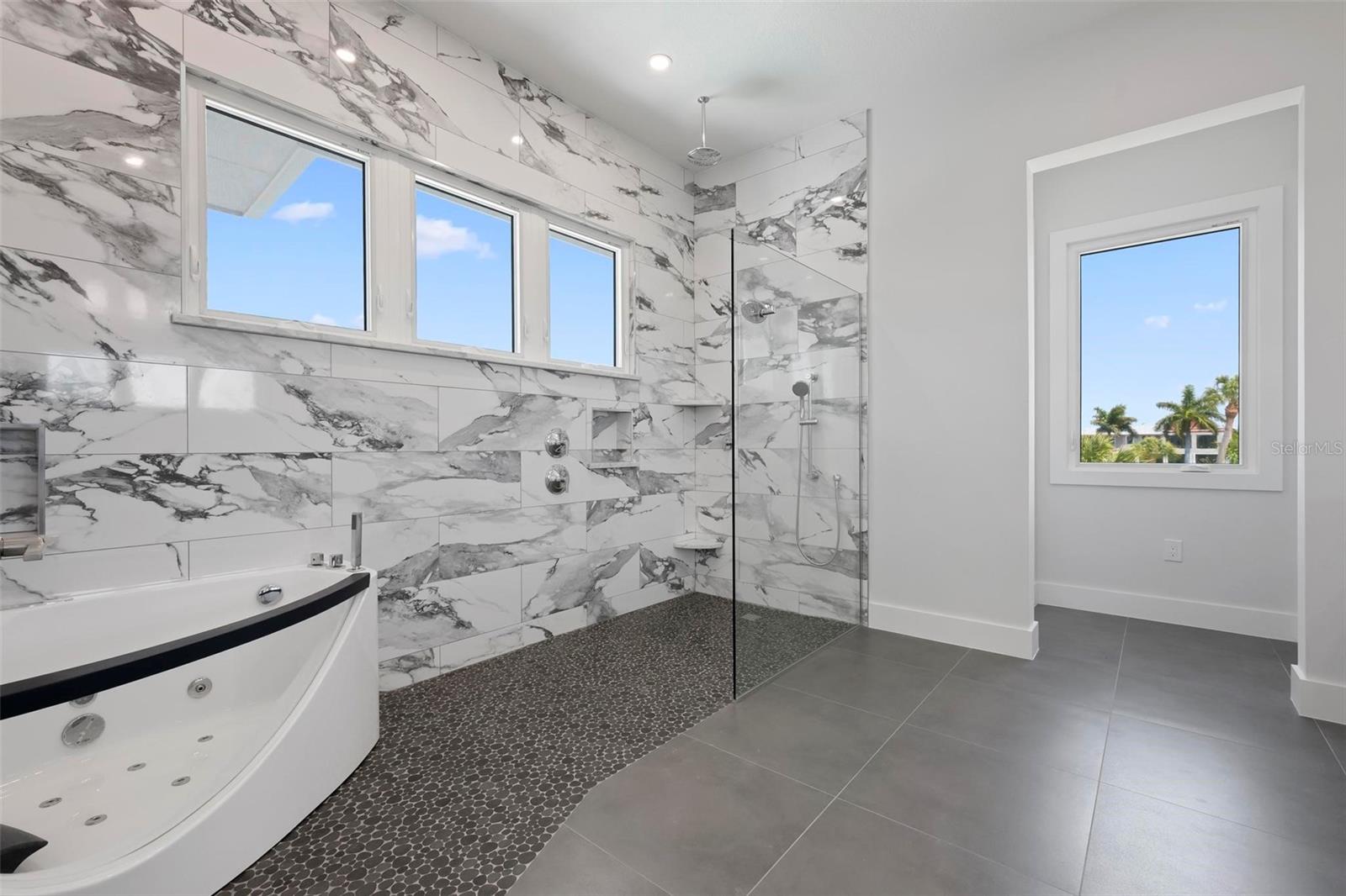 A4676632 Property Photo