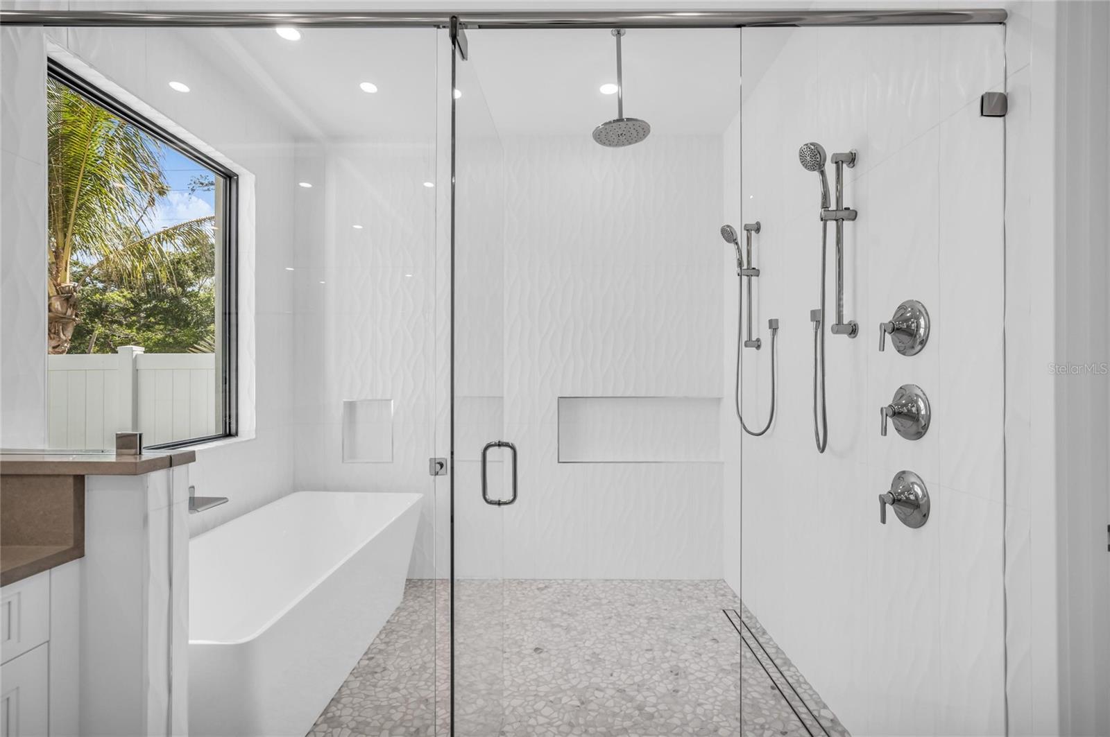 A4676686 Property Photo