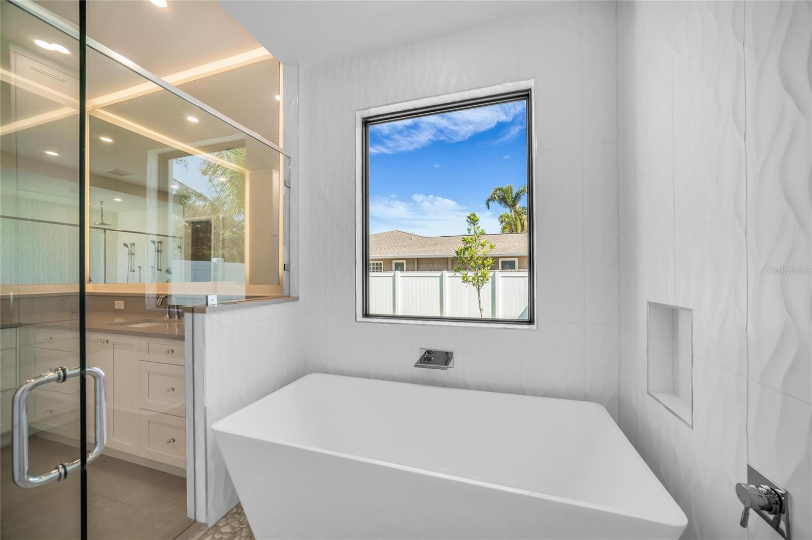 A4676686 Property Photo