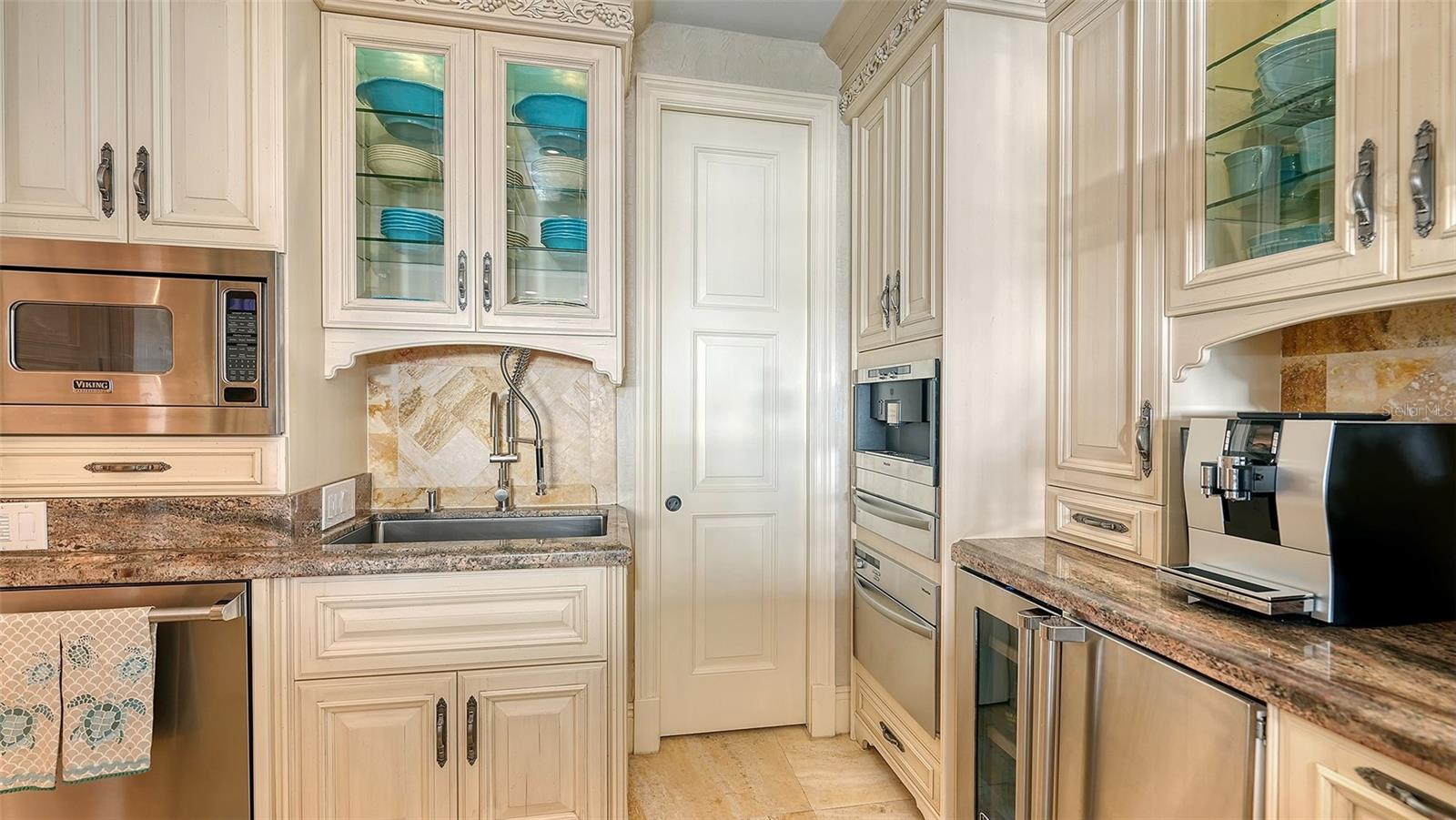 A4676858 Property Photo