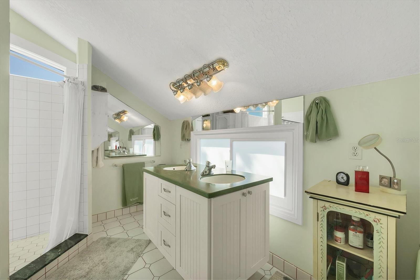 D6145442 Property Photo