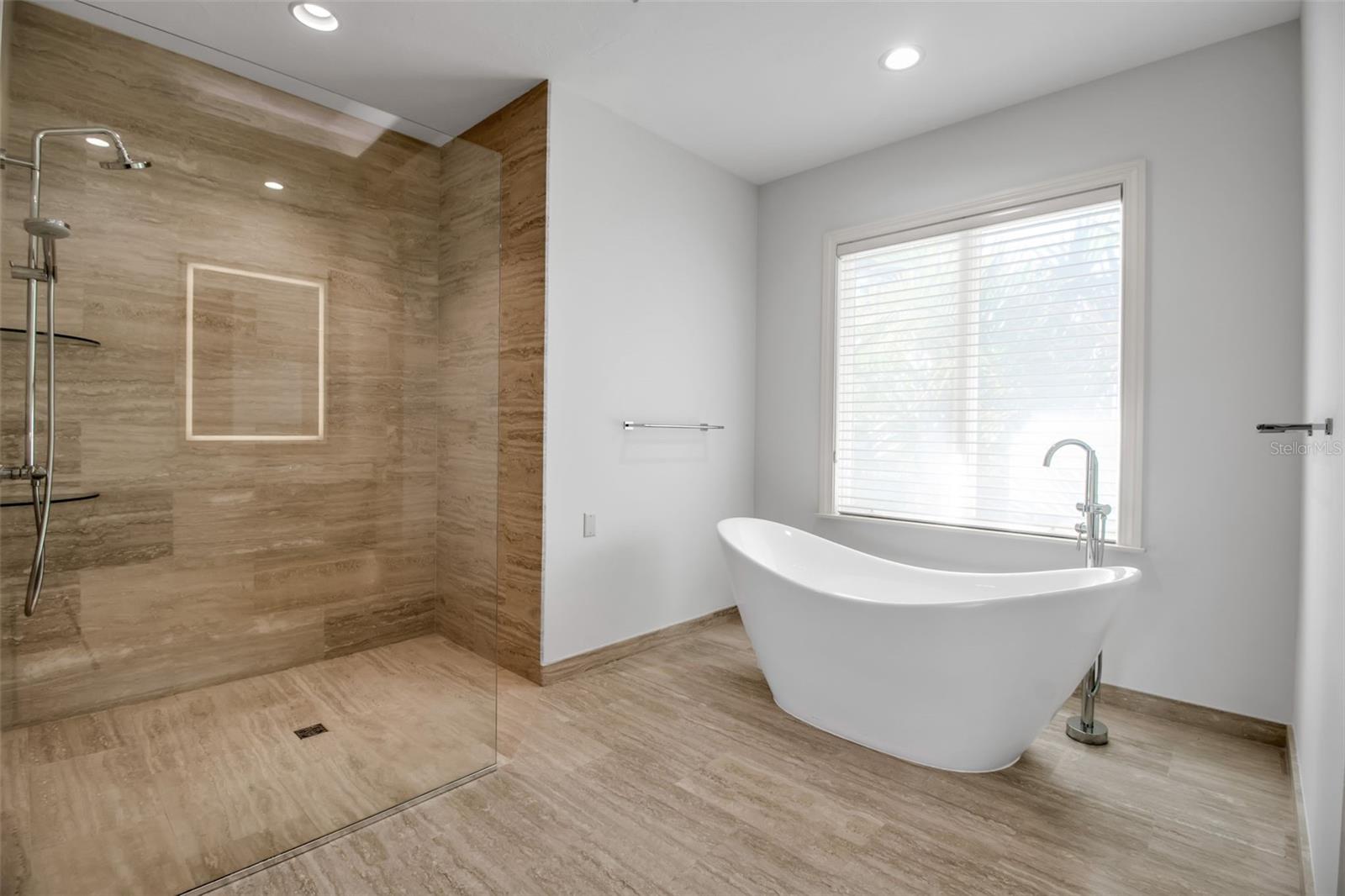 A4677509 Property Photo