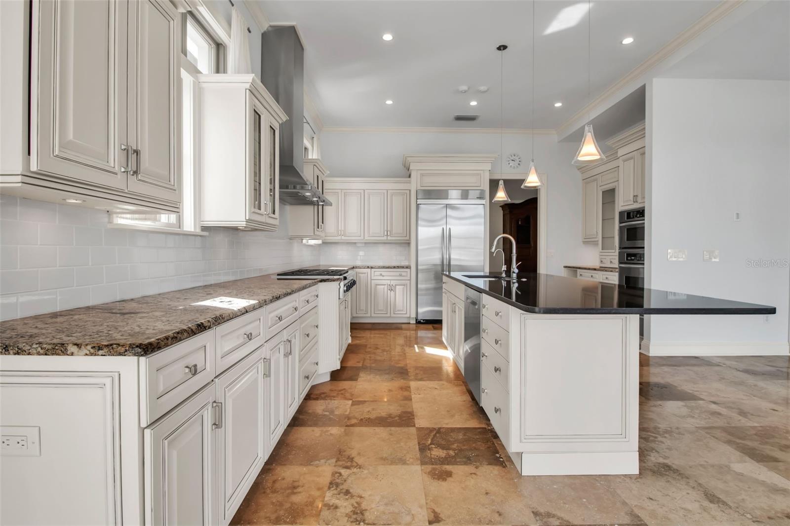 A4677509 Property Photo