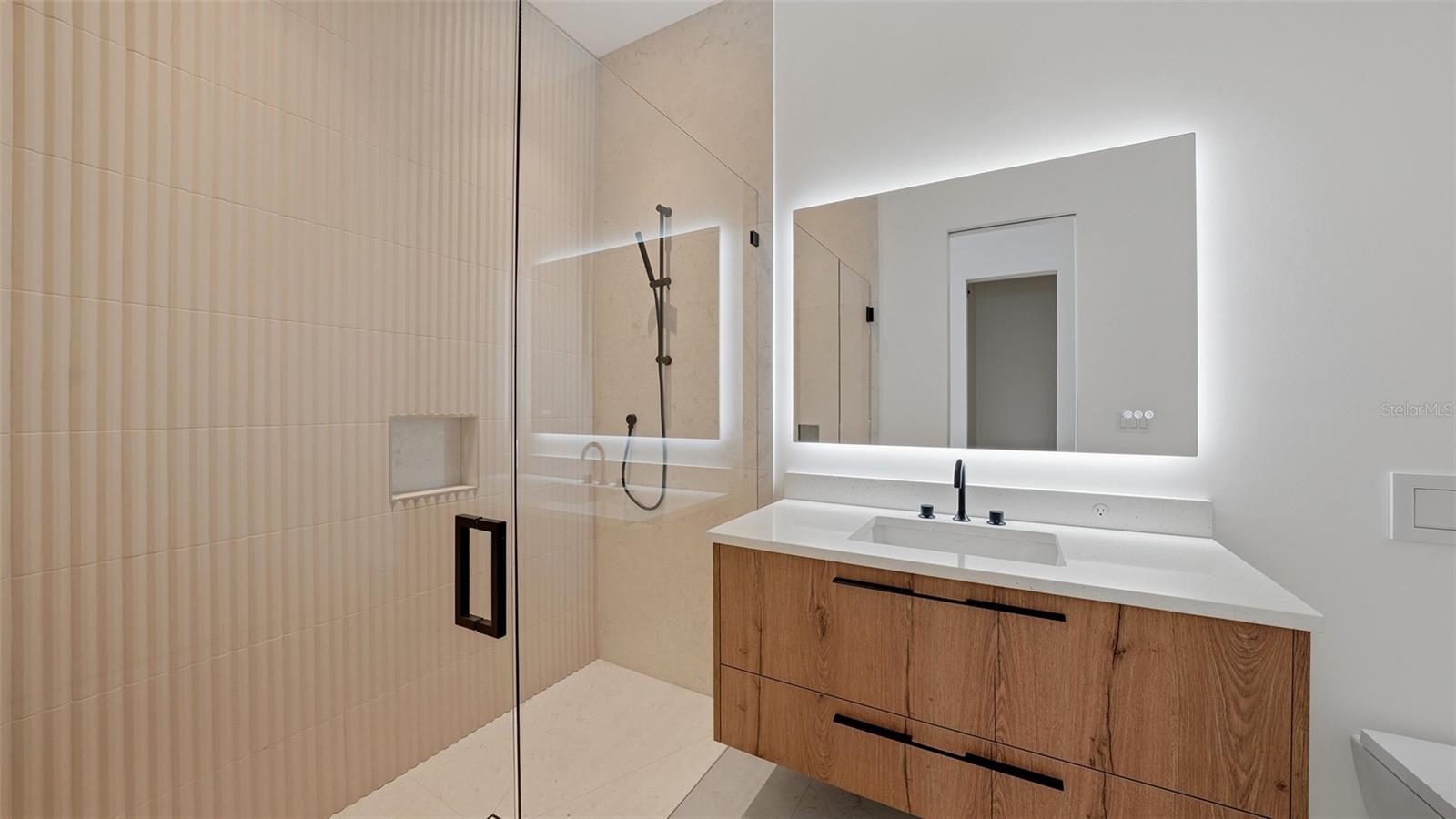 A4677821 Property Photo
