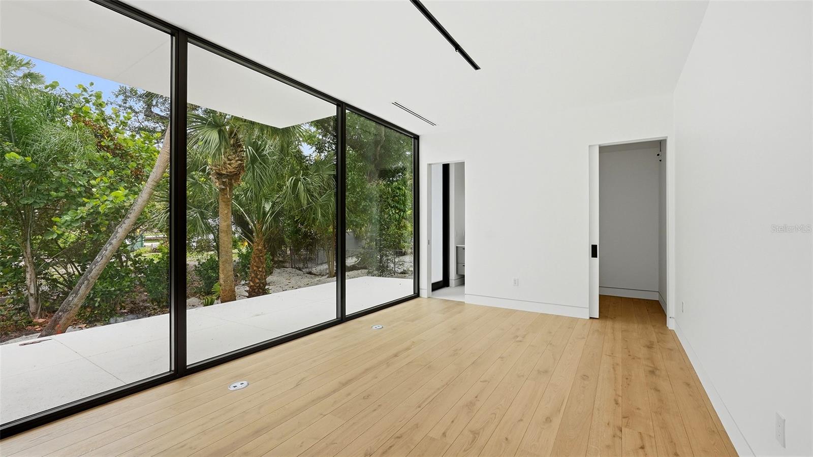 A4677821 Property Photo