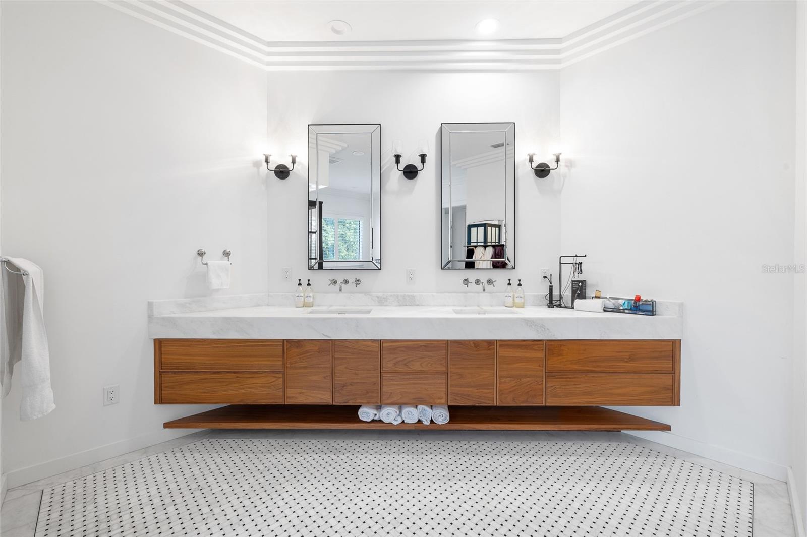 A4677883 Property Photo