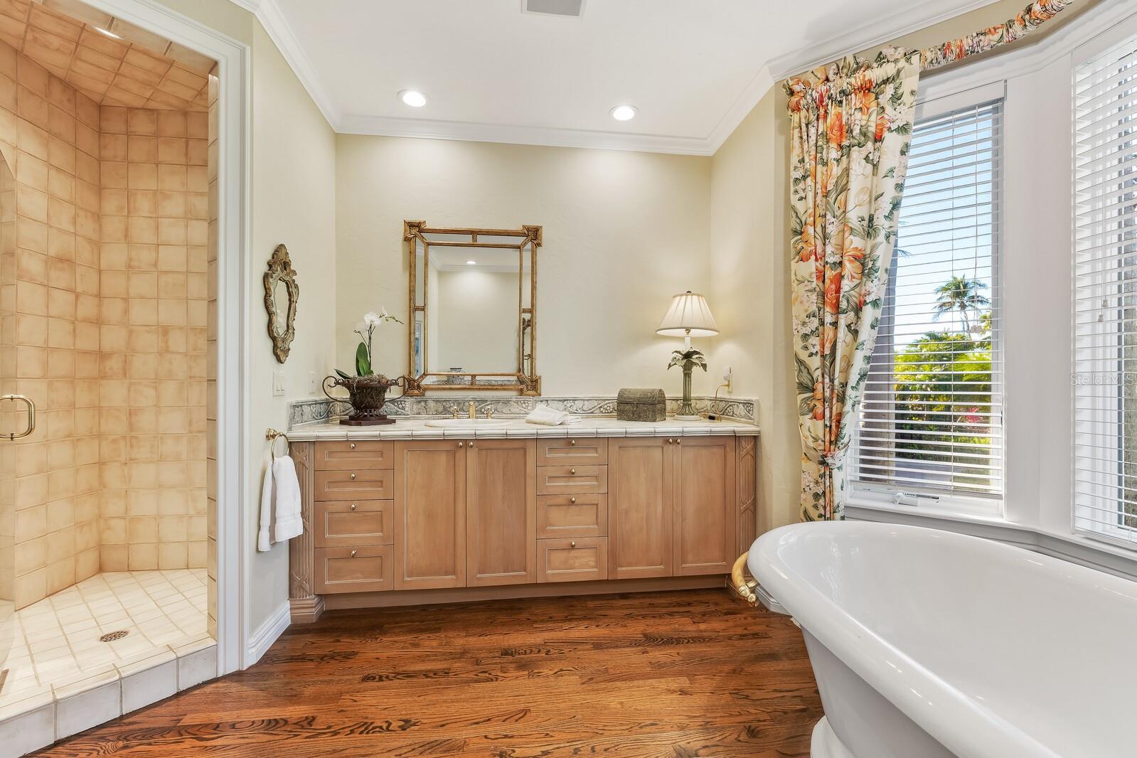 D6145548 Property Photo