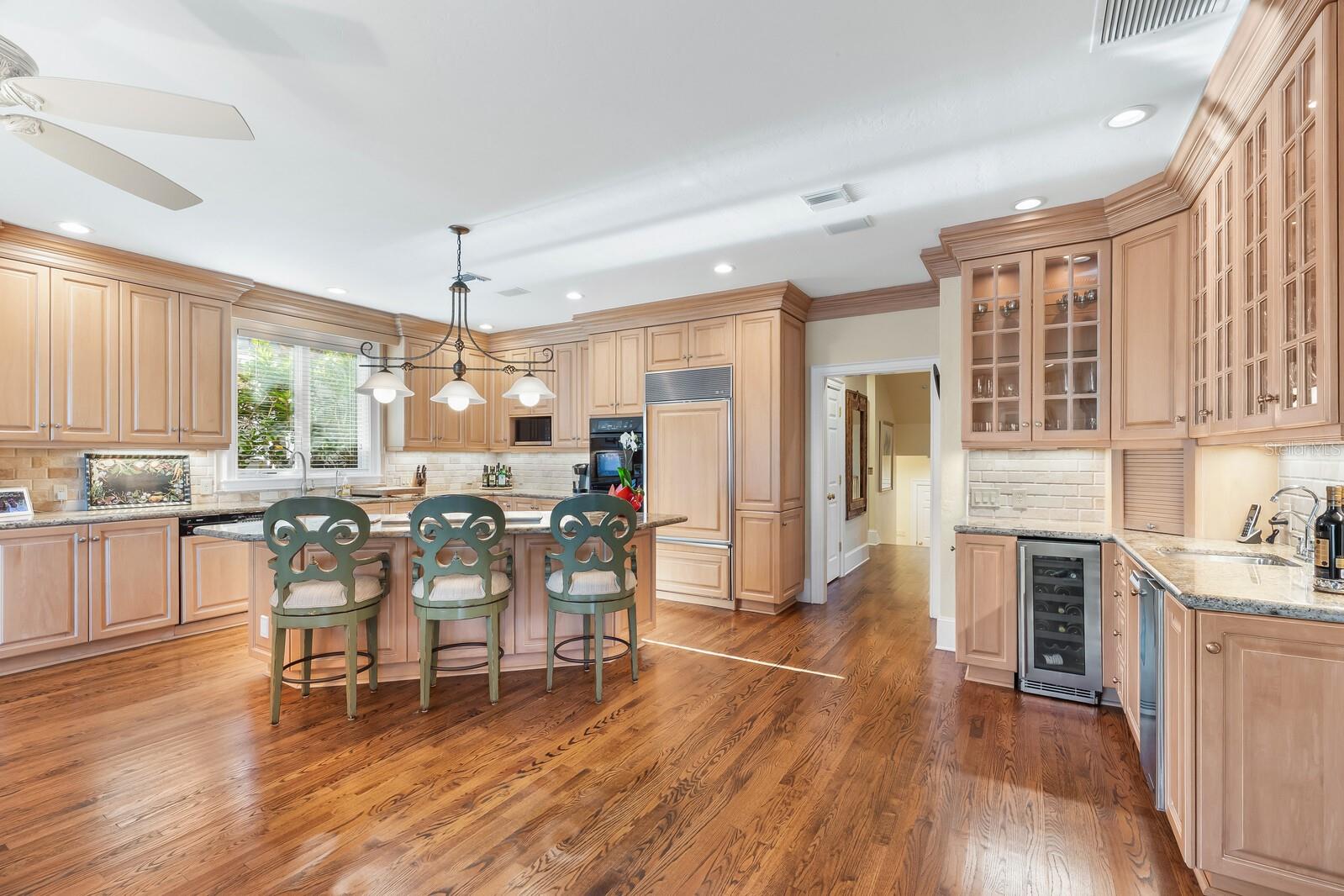 D6145548 Property Photo