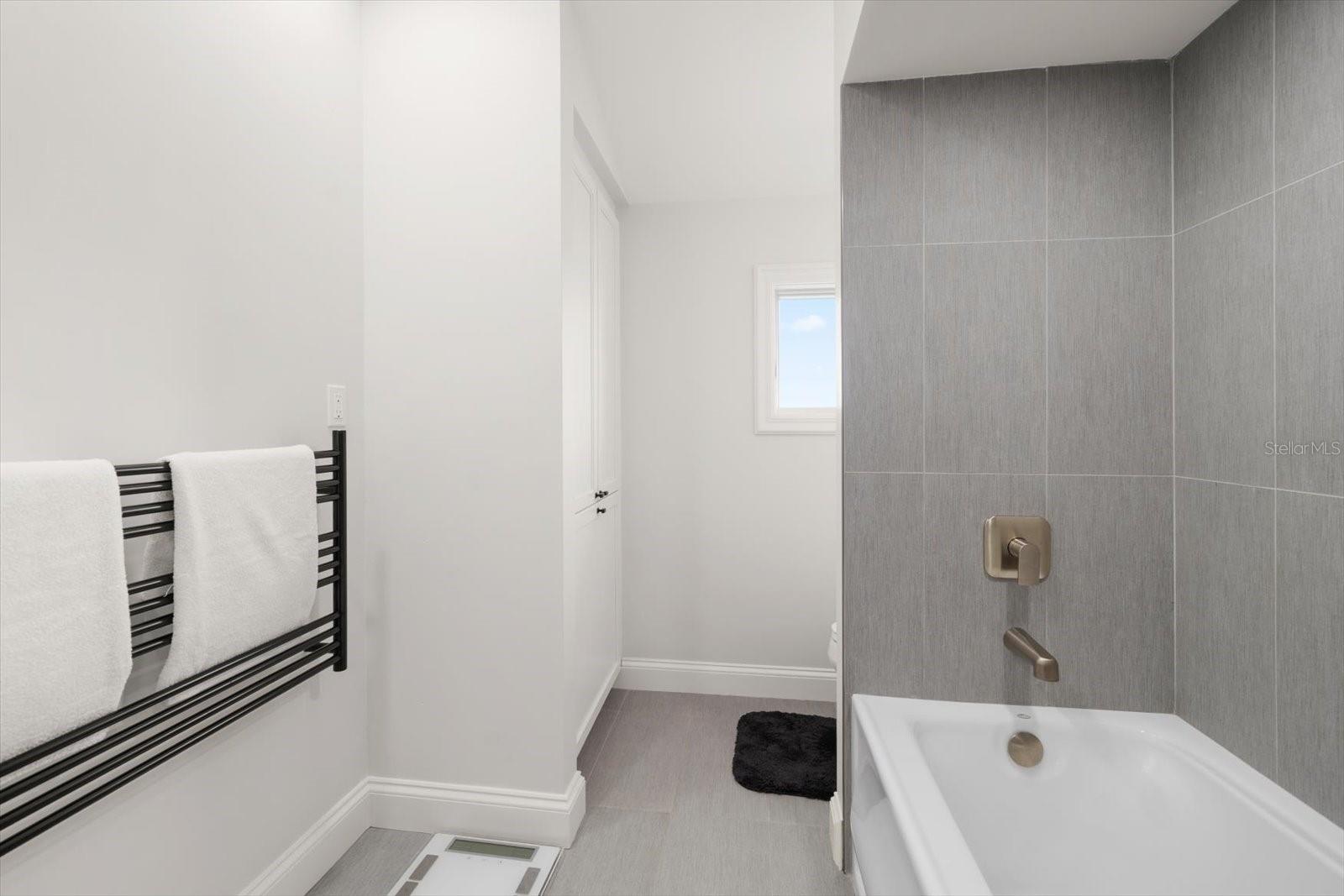 TB8464965 Property Photo