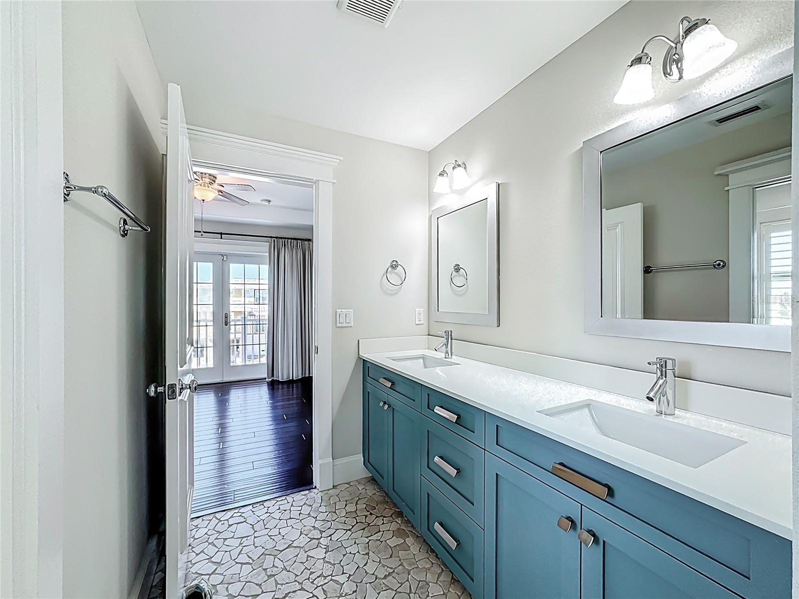 A4680377 Property Photo
