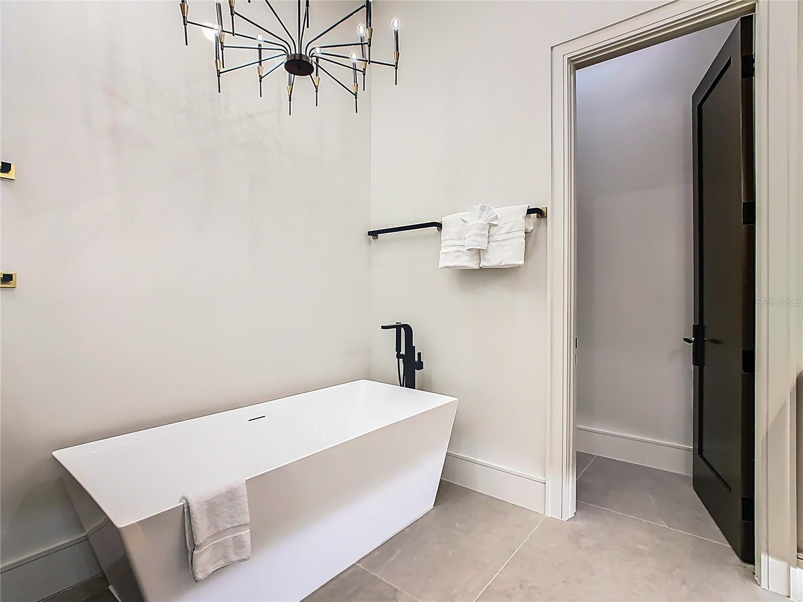O6378786 Property Photo