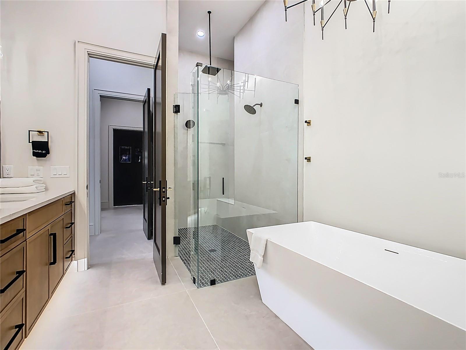 O6378786 Property Photo