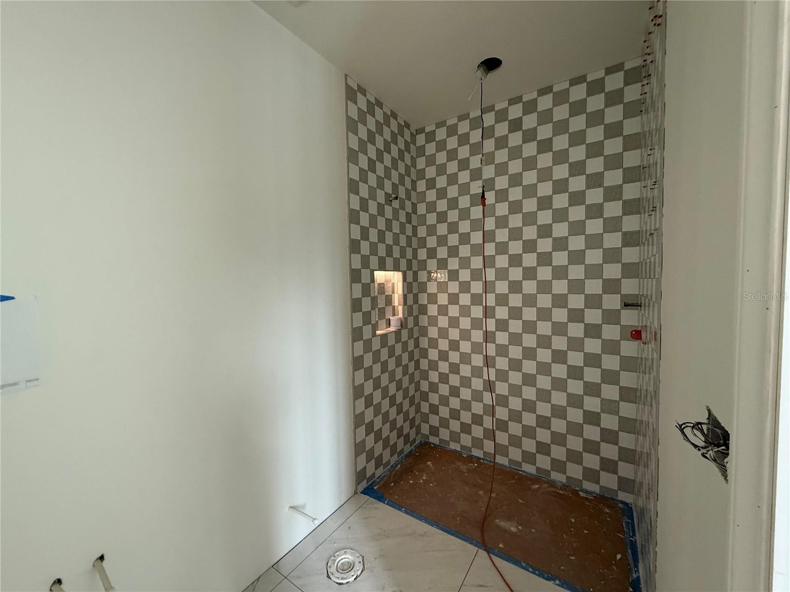 O6380444 Property Photo