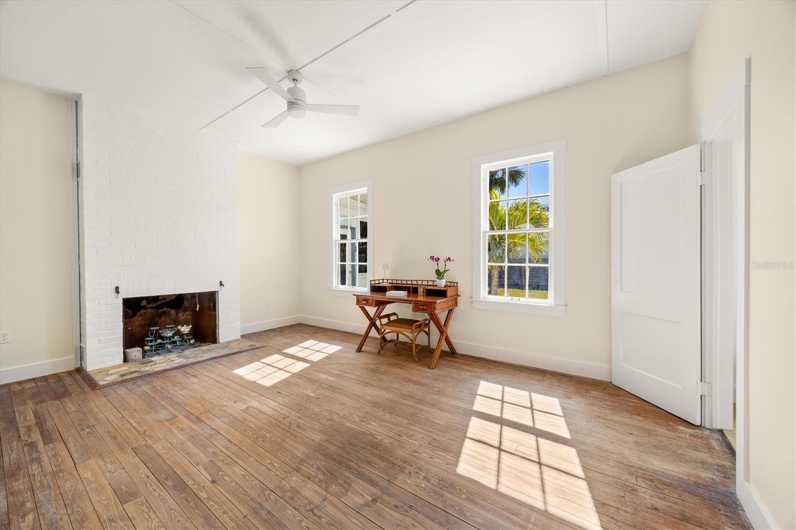 D6146072 Property Photo