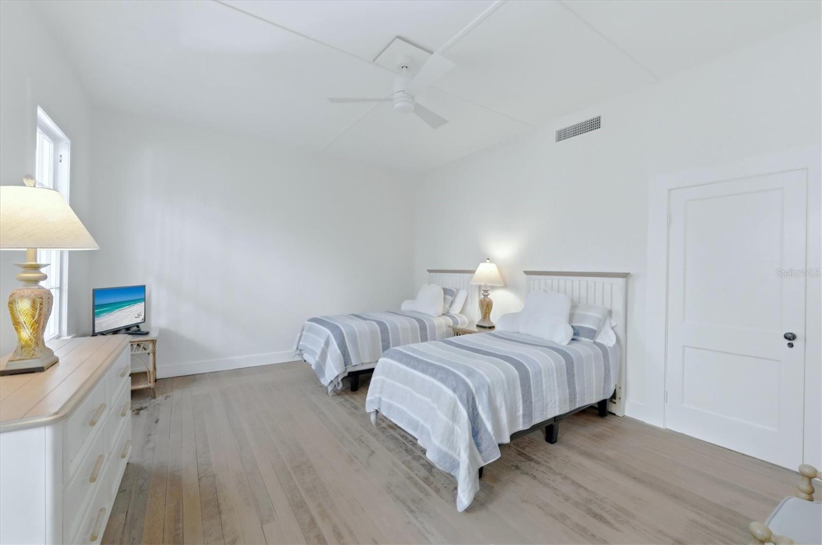 D6146072 Property Photo