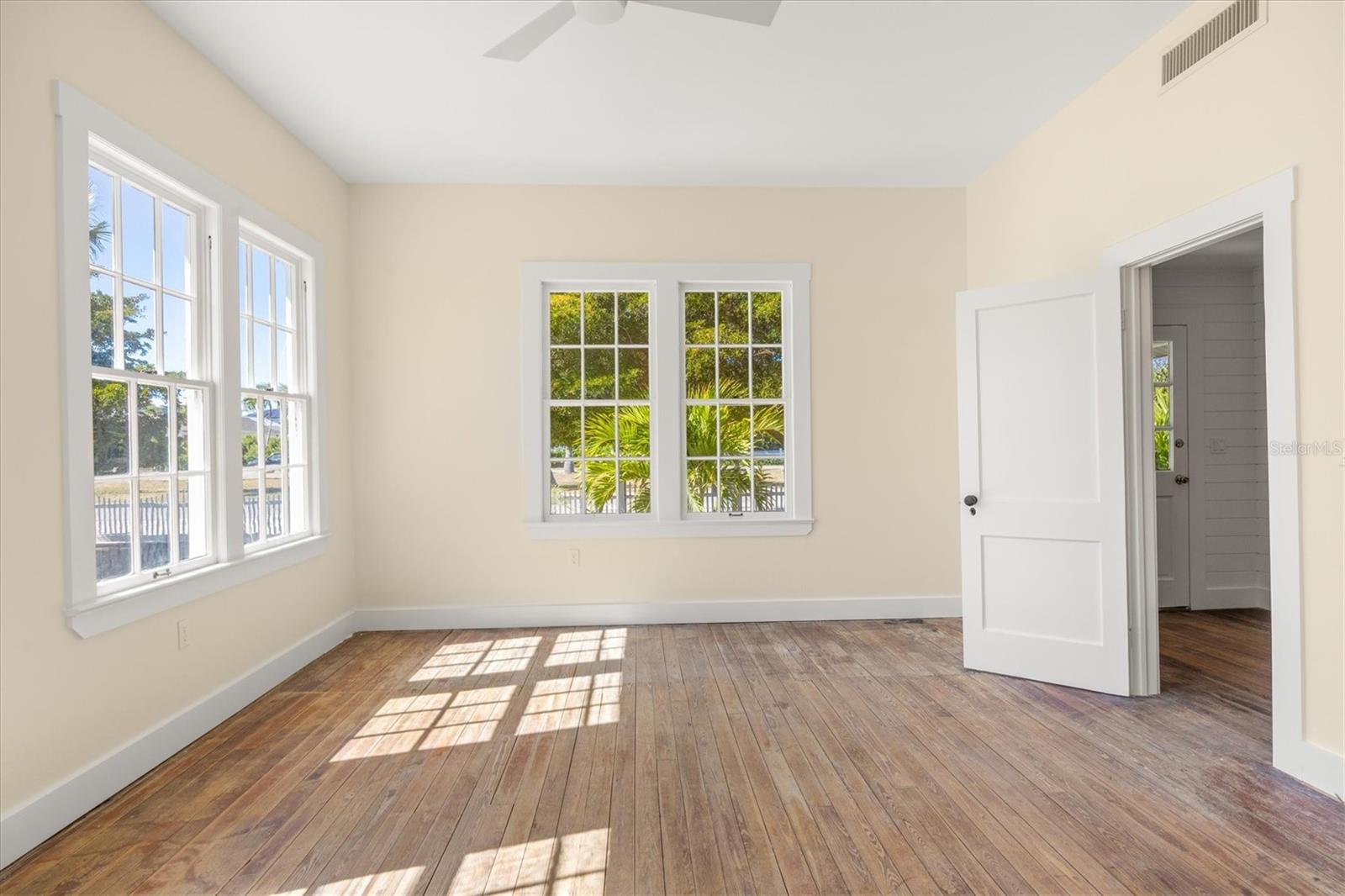 D6146072 Property Photo