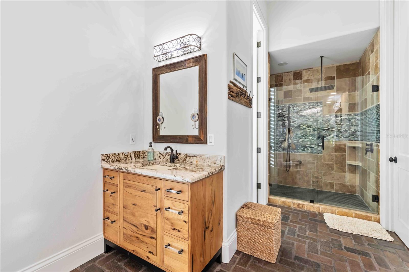 A4682193 Property Photo