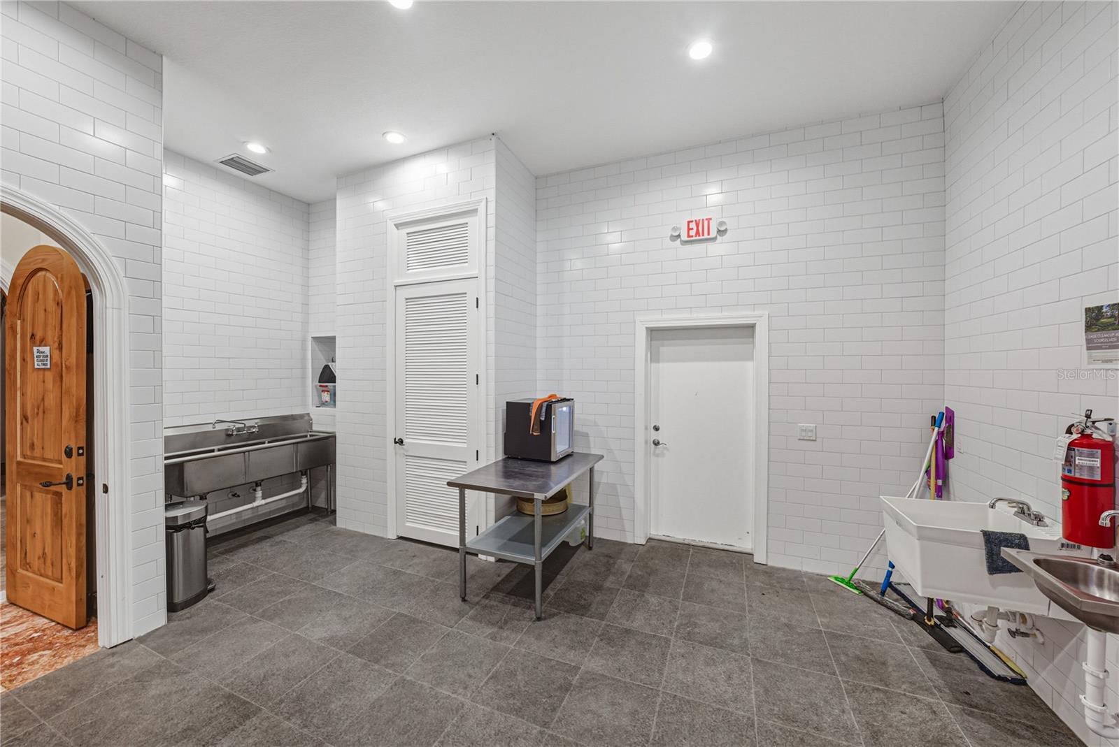 O6384534 Property Photo