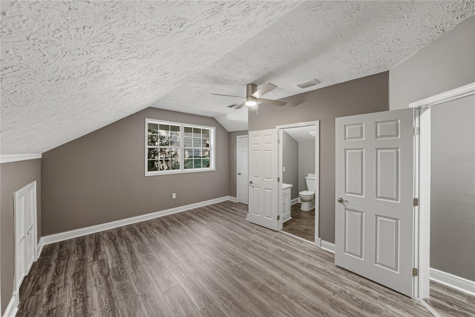 O6384534 Property Photo