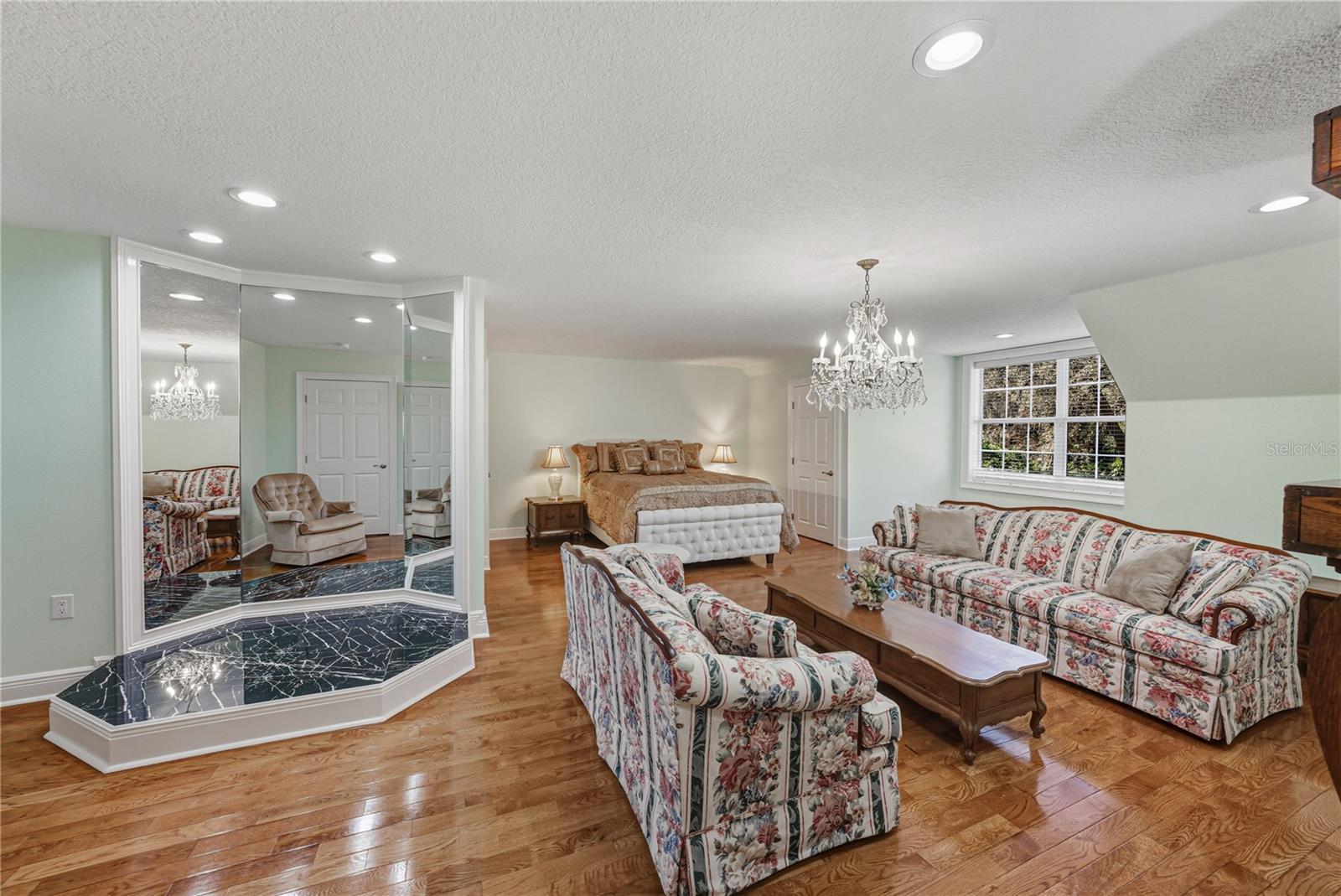 O6384534 Property Photo