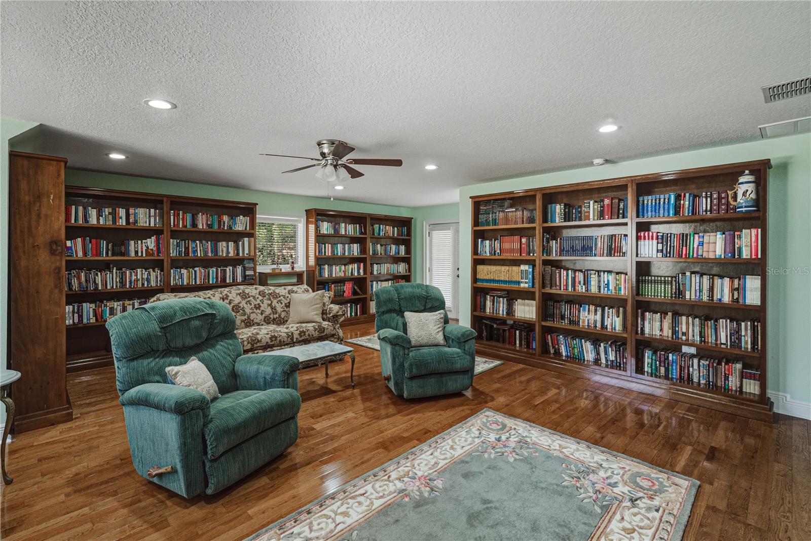 O6384534 Property Photo
