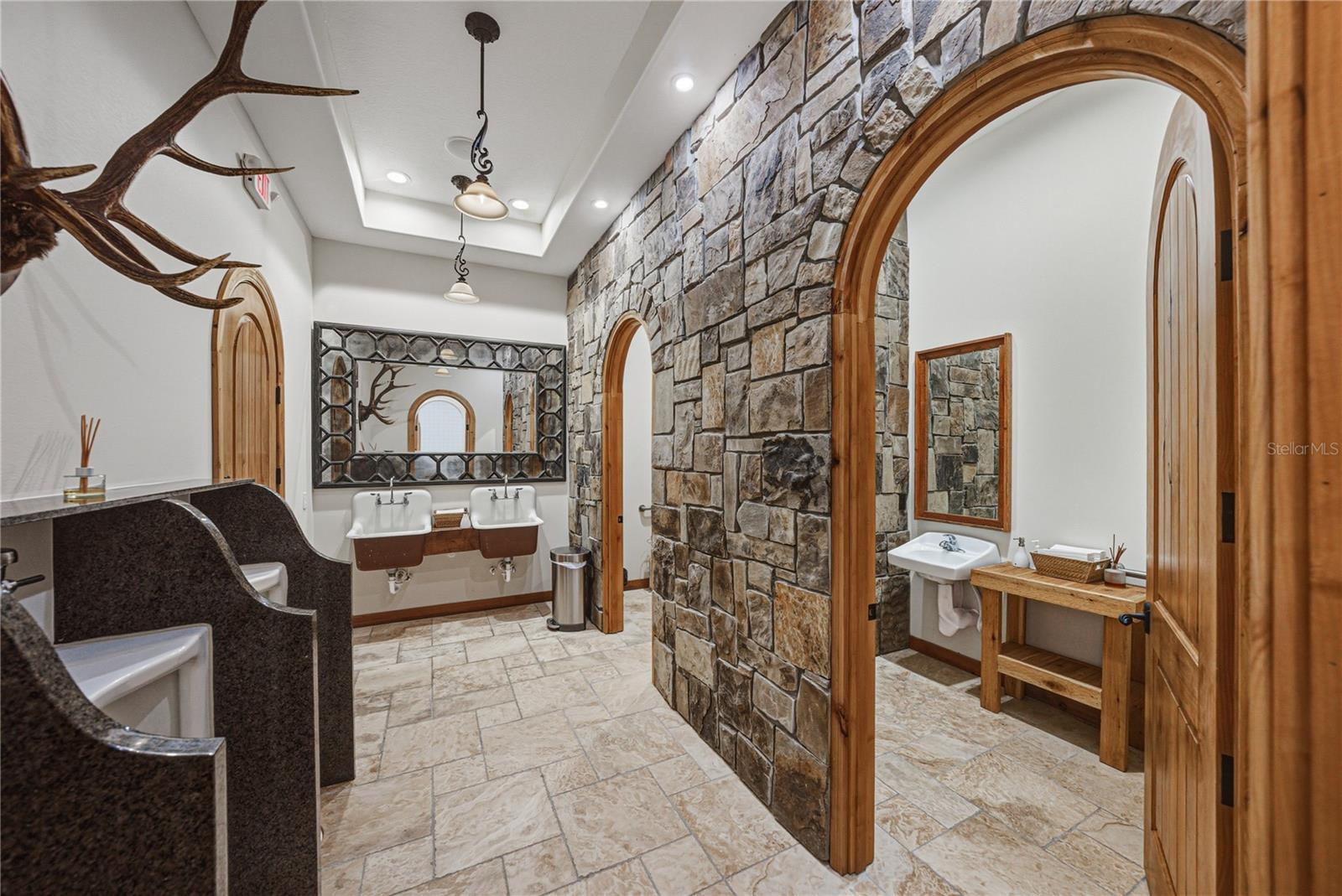 O6384534 Property Photo