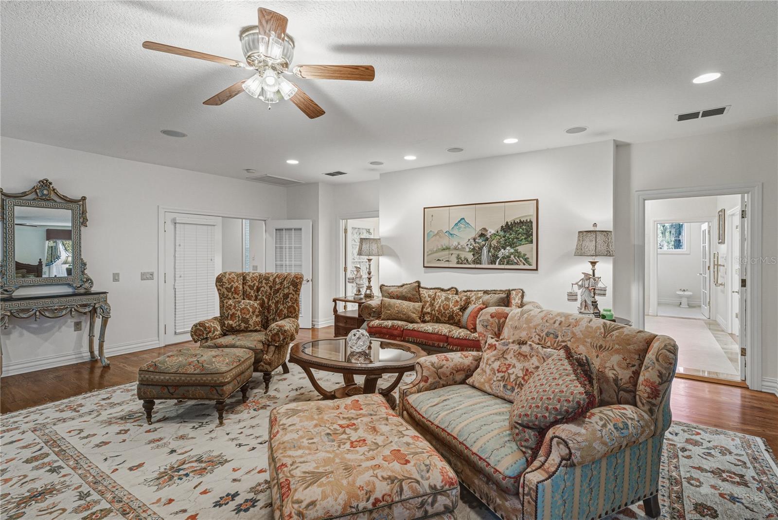 O6384534 Property Photo