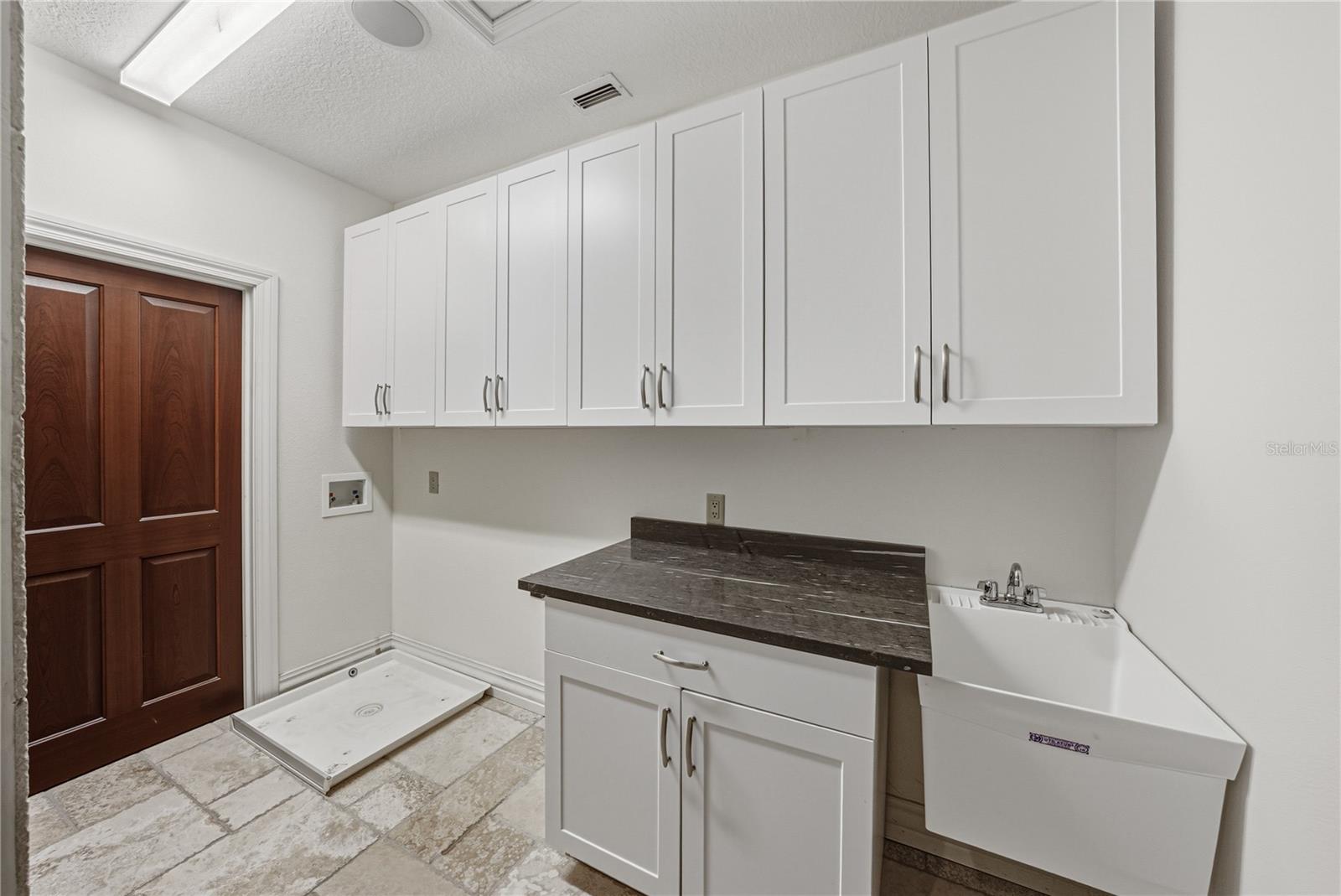 O6384534 Property Photo