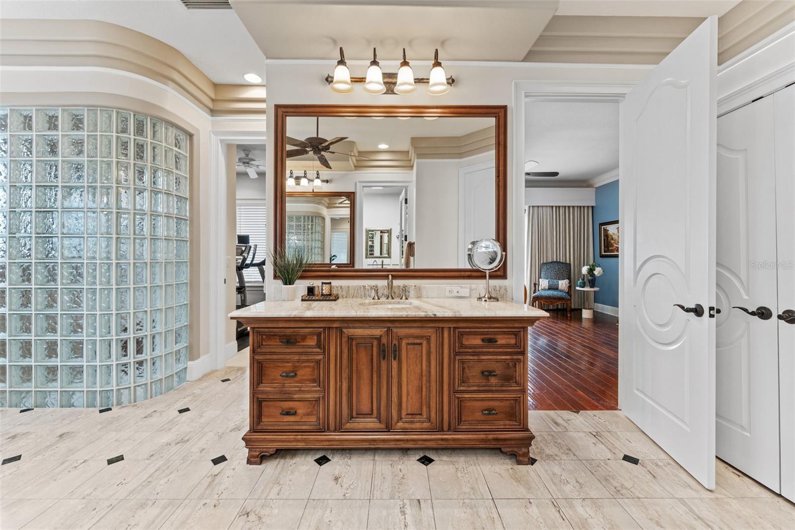 O6385276 Property Photo
