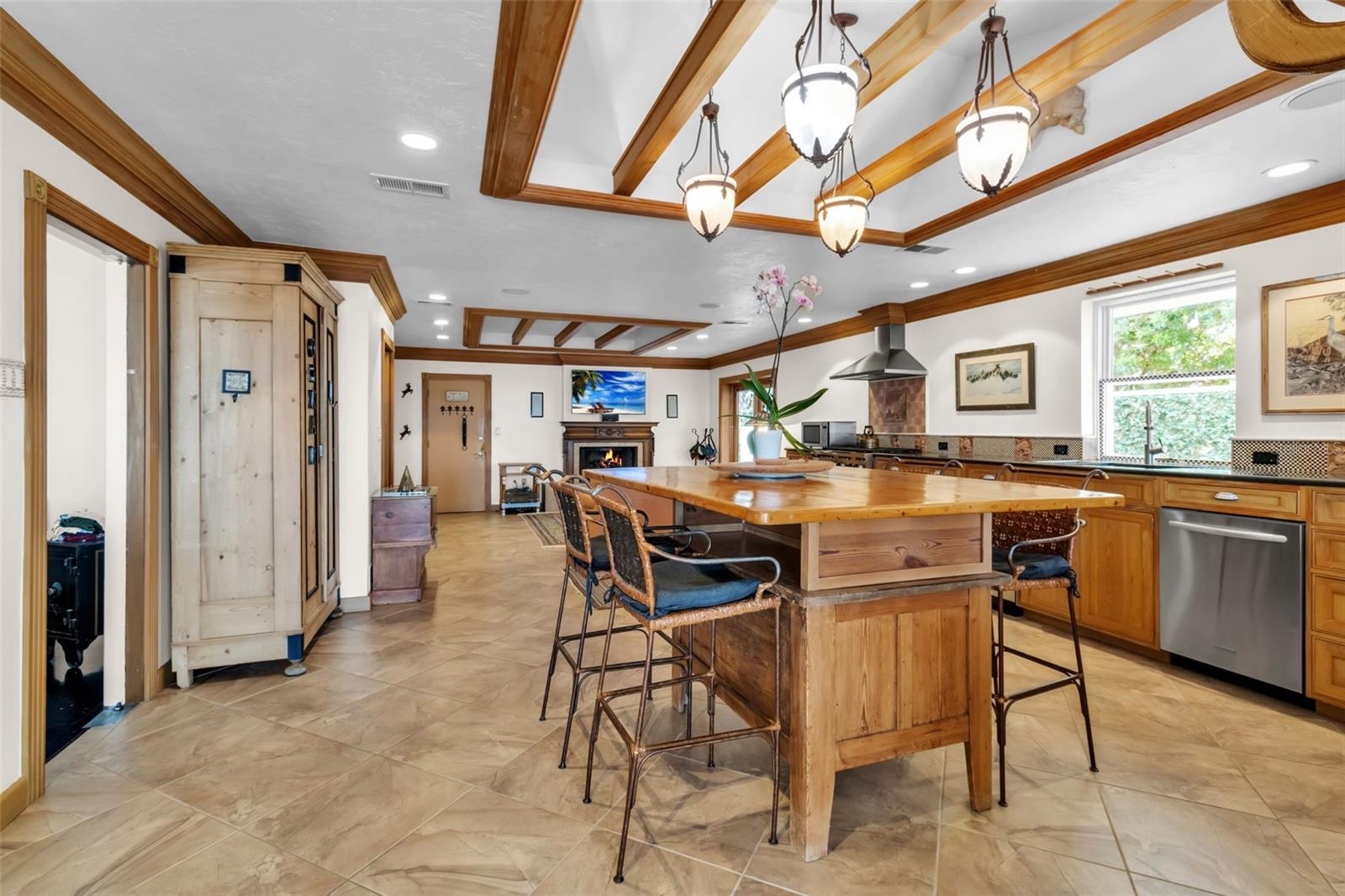 A4683855 Property Photo