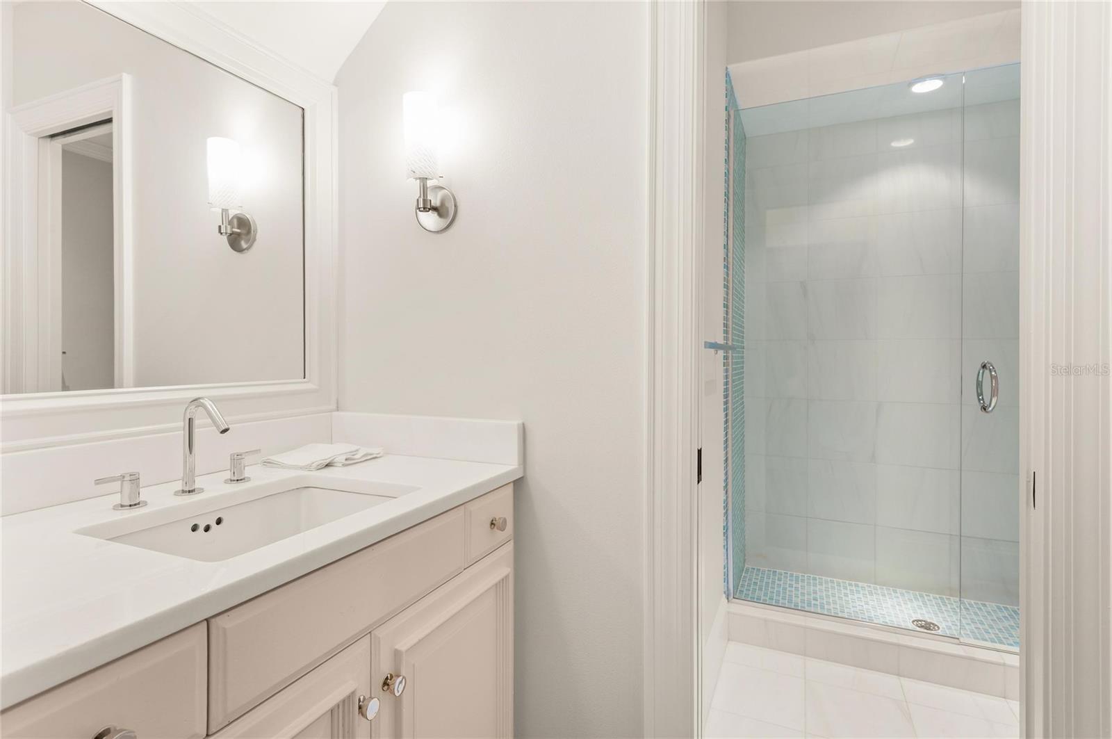 O6387200 Property Photo