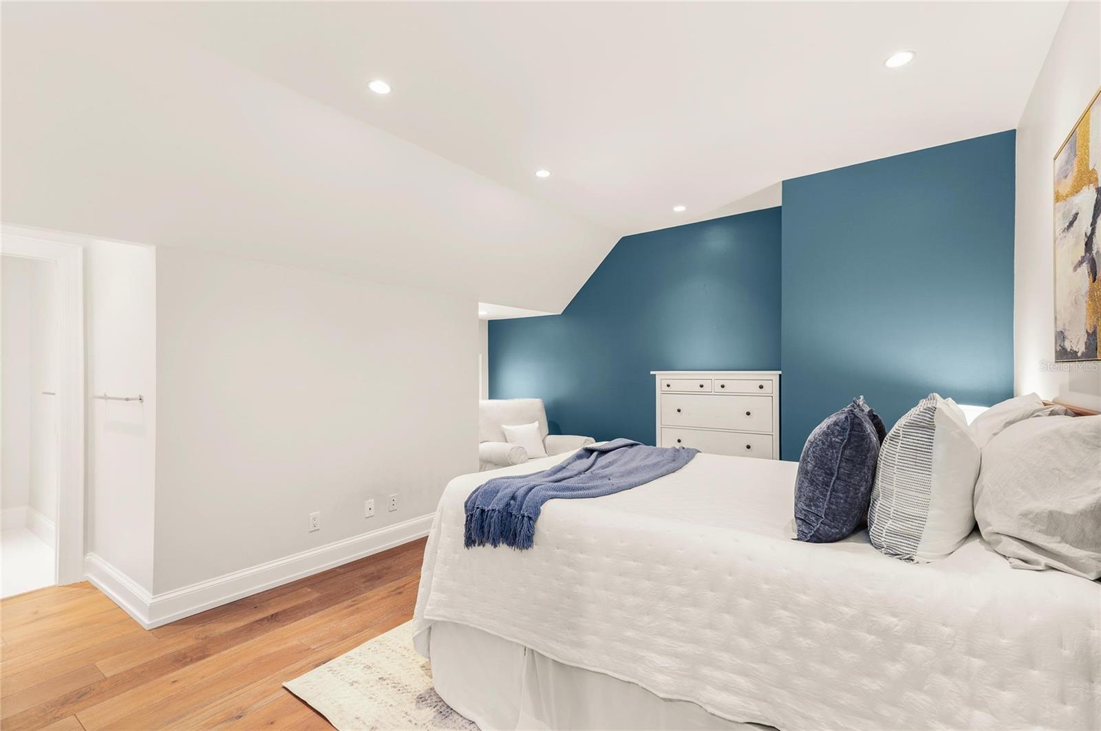 O6387200 Property Photo