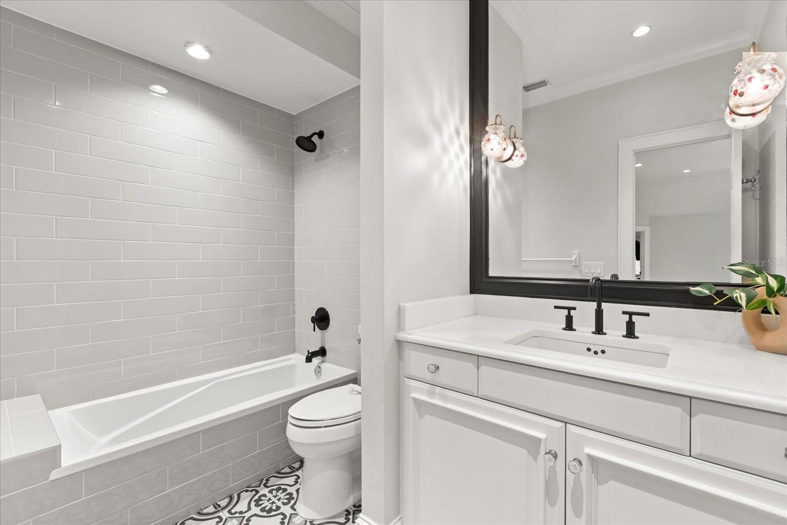 O6387200 Property Photo